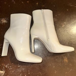 White booties 7.5 Worn Once